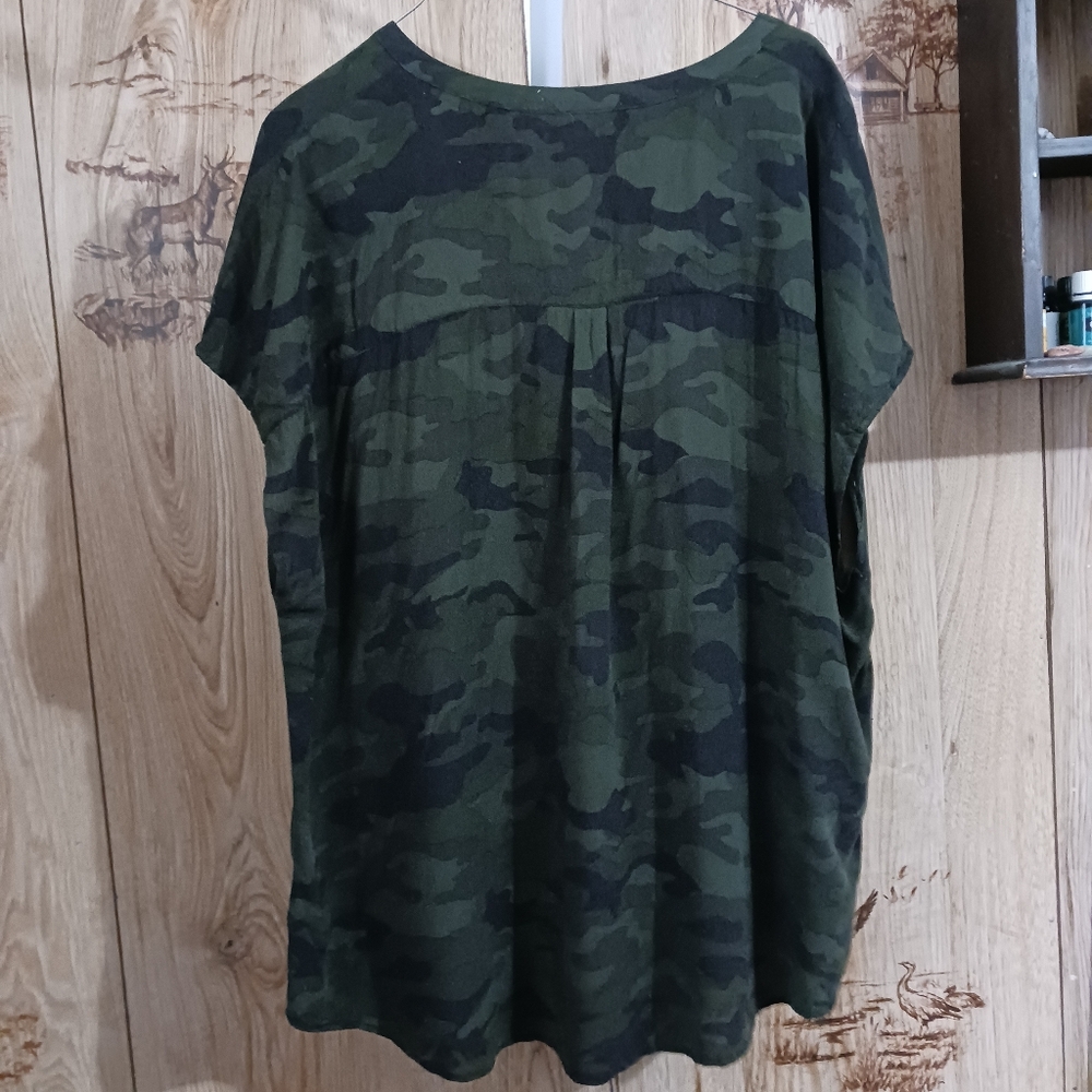 Torrid Camo Cap Sleeve Button Up Shirt Size 1X - Picture 2 of 9